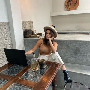 Meet your Posher, Laura